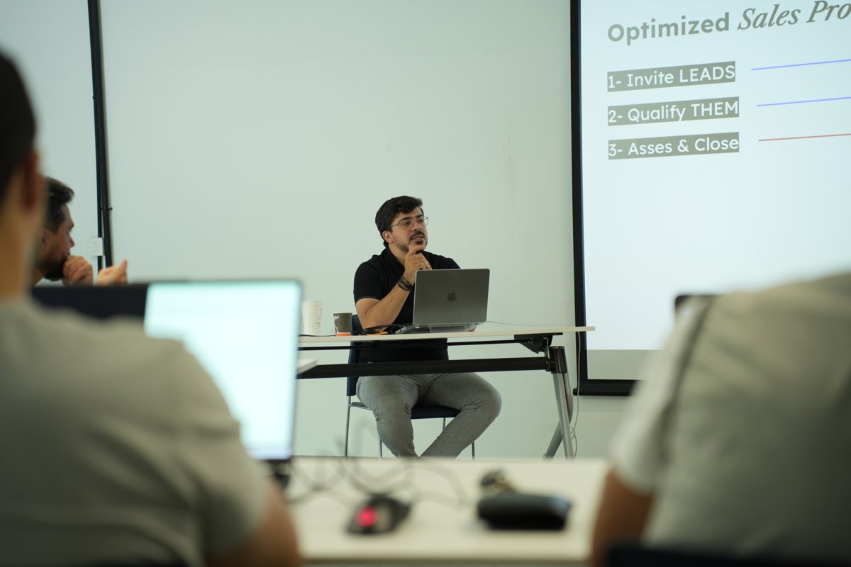 جعفر حمدان عم يدرّب الـ Optimized Sales Process